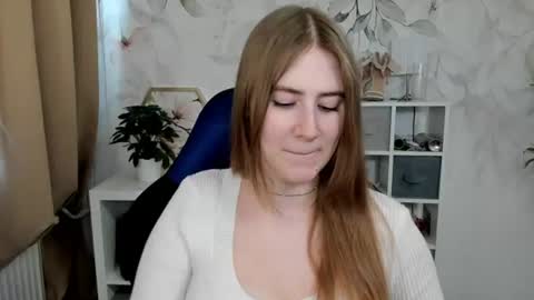 Snapshot of meganx_candy chatting on 06-15-26, 12:18 Megan online show from 06-15-26, 12:18