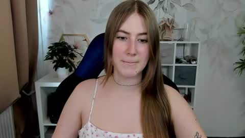 Snapshot of meganx_candy chatting on 06-24-26, 12:26 Megan online show from 06-24-26, 12:26