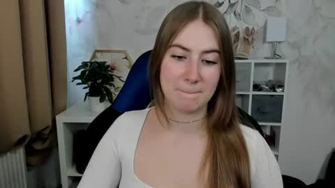 Snapshot of meganx_candy chatting on 07-08-26, 08:52 Megan online show from 07-08-26, 08:52