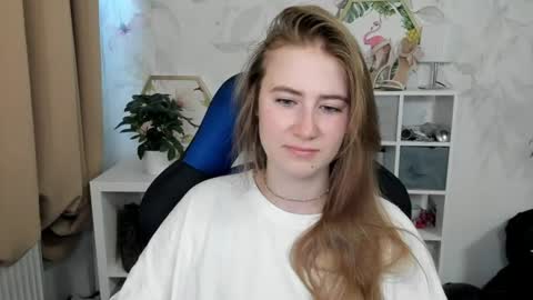 Snapshot of meganx_candy chatting on 07-17-26, 05:36 Megan online show from 07-17-26, 05:36