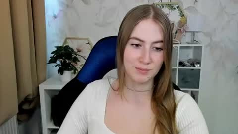 Snapshot of meganx_candy chatting on 07-28-26, 04:39 Megan online show from 07-28-26, 04:39