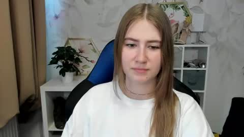 Snapshot of meganx_candy chatting on 07-30-26, 05:50 Megan online show from 07-30-26, 05:50