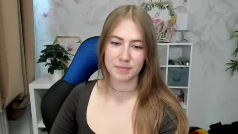 Snapshot of meganx_candy chatting on 08-06-26, 05:53 Megan online show from 08-06-26, 05:53