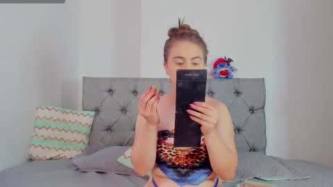 megansammy online show from 12-22-25, 07:33