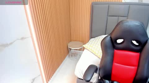 M E G A N  online show from 10-28-25, 12:41