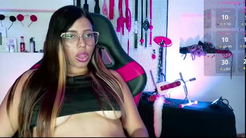 Snapshot of meggan_greey chatting on 01-27-25, 11:43 Your best slave  online show from 01-27-25, 11:43