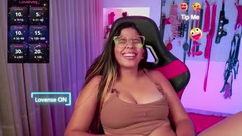 Snapshot of meggan_greey chatting on 09-29-25, 04:23 Your best slave  online show from 09-29-25, 04:23