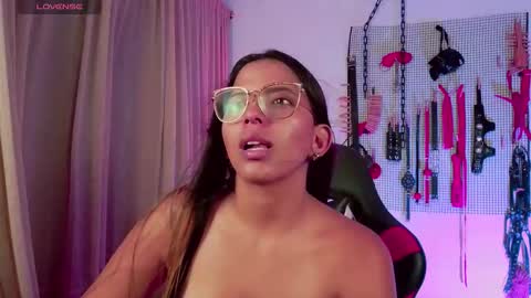 Snapshot of meggan_greey chatting on 10-18-25, 10:21 Your best slave  online show from 10-18-25, 10:21