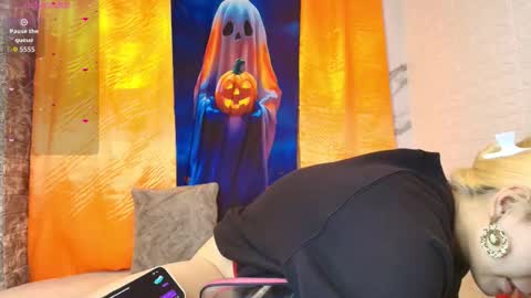 Snapshot of megganfoxy chatting on 10-20-25, 02:01 megganfoxy online show from 10-20-25, 02:01