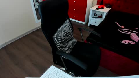 Miss Meghan or MM    online show from 02-05-25, 11:44