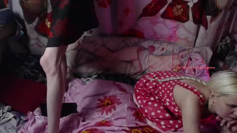 Snapshot of meidiandyuta chatting on 12-03-24, 12:24 Yuta and Meidi online show from 12-03-24, 12:24