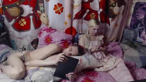 Snapshot of meidiandyuta chatting on 12-19-24, 08:55 Yuta and Meidi online show from 12-19-24, 08:55