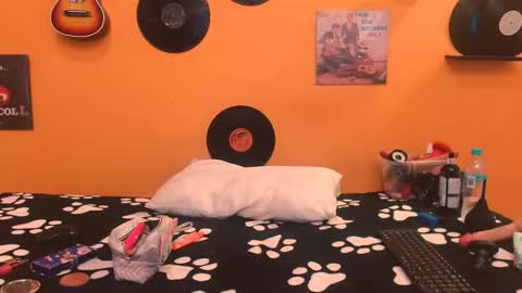 MEIS online show from 12-20-25, 02:40