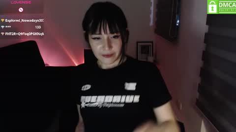 Snapshot of meko_hzu chatting on 06-11-26, 02:53 WETWATERMELL online show from 06-11-26, 02:53