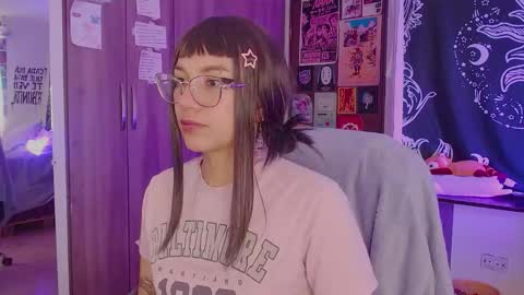 Melissa  -  -  Please help me to reach 100 thumbs up online show from 11-24-25, 02:06