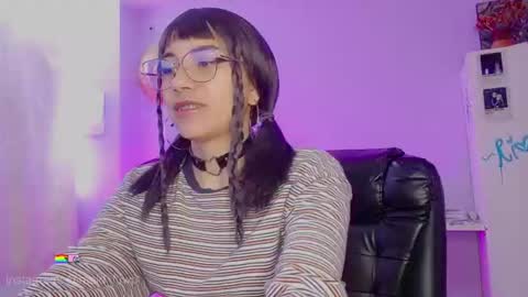 Snapshot of mel_dahlia chatting on 07-08-26, 05:50 Melissa - - Please help me to reach 100 thumbs up online show from 07-08-26, 05:50