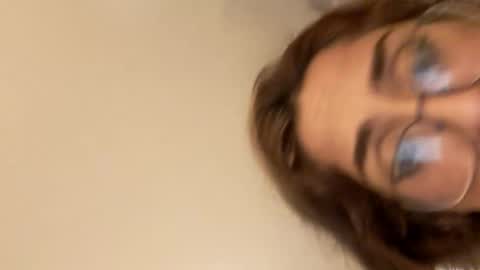 Snapshot of melani_babi chatting on 11-20-25, 05:40 melani_babi online show from 11-20-25, 05:40