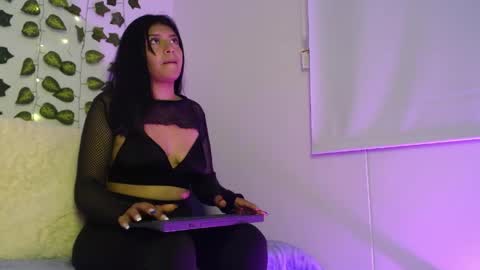 Snapshot of melanie_18_ chatting on 05-27-26, 11:24 melanie online show from 05-27-26, 11:24