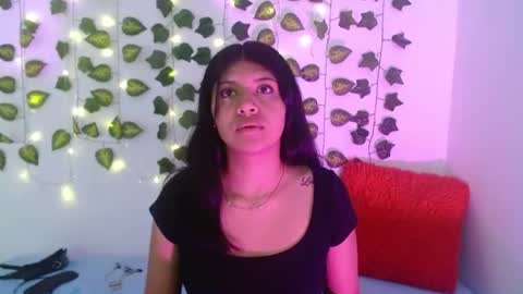 Snapshot of melanie_18_ chatting on 06-25-26, 03:05 melanie online show from 06-25-26, 03:05