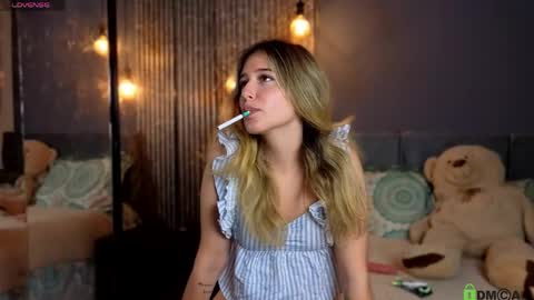 Snapshot of melanie__5 chatting on 05-27-26, 02:47 Melanie Baez online show from 05-27-26, 02:47