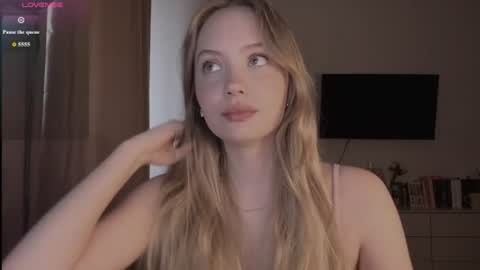 Snapshot of melanie__murr chatting on 06-13-26, 10:46 melanie__murr online show from 06-13-26, 10:46