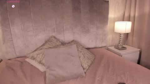 Snapshot of melanie_hillz chatting on 05-23-26, 01:00 Melanie online show from 05-23-26, 01:00