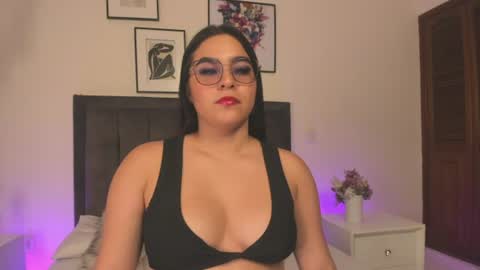 Snapshot of melanie_hillz chatting on 06-21-26, 09:17 Melanie online show from 06-21-26, 09:17