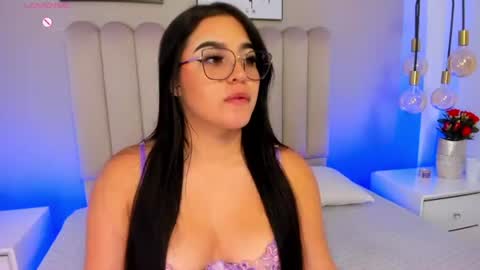 Snapshot of melanie_hillz chatting on 07-12-26, 12:45 Melanie online show from 07-12-26, 12:45