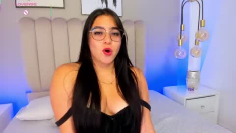 Snapshot of melanie_hillz chatting on 07-16-26, 01:11 Melanie online show from 07-16-26, 01:11