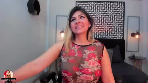 Snapshot of melanie_silver_ chatting on 10-28-25, 09:28 Melanie online show from 10-28-25, 09:28