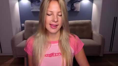 Snapshot of melaniebennett chatting on 09-25-25, 06:28 Melanie Bennett online show from 09-25-25, 06:28