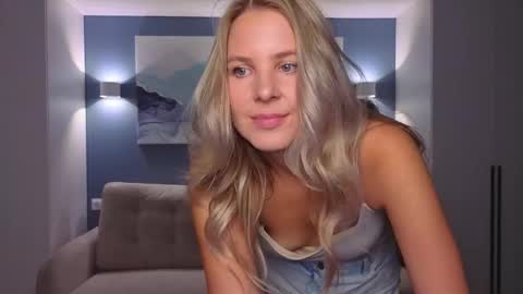 Snapshot of melaniebennett chatting on 10-17-25, 06:27 Melanie Bennett online show from 10-17-25, 06:27