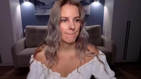 Melanie Bennett online show from 11-16-25, 08:20