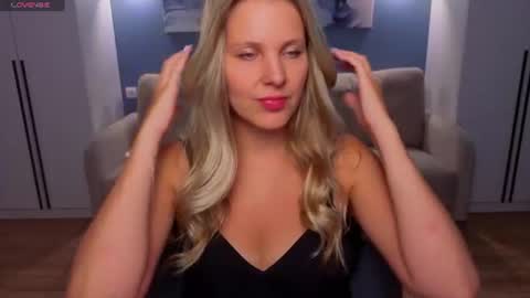 Melanie Bennett online show from 06-11-26, 07:17