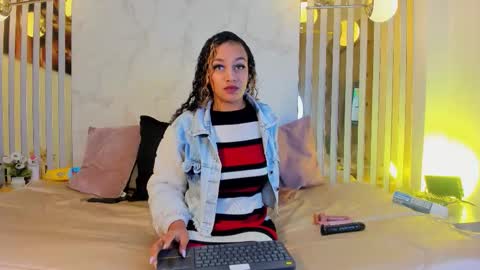 Snapshot of melaniegh_ chatting on 09-09-25, 11:10 Melanie  online show from 09-09-25, 11:10