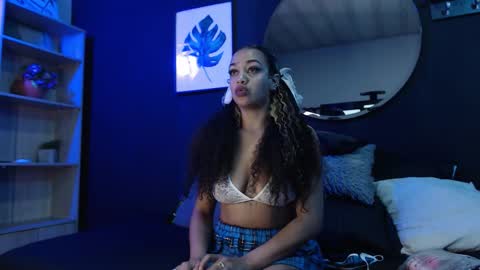 Snapshot of melaniegh_ chatting on 10-24-25, 11:17 Melanie  online show from 10-24-25, 11:17