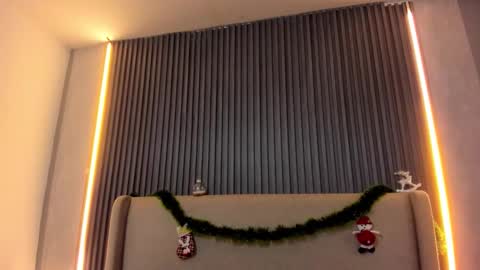 MelanieRoah online show from 12-20-25, 07:21