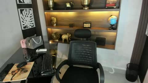 Melanie Roux online show from 04-10-26, 07:40