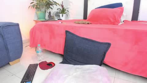 Snapshot of melaniie_roussel chatting on 05-27-26, 01:57 melaniie_roussel online show from 05-27-26, 01:57