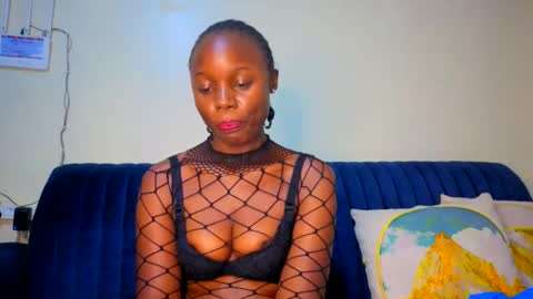 Snapshot of melanin_sassy96 chatting on 05-11-26, 04:04 bad lil shawry online show from 05-11-26, 04:04