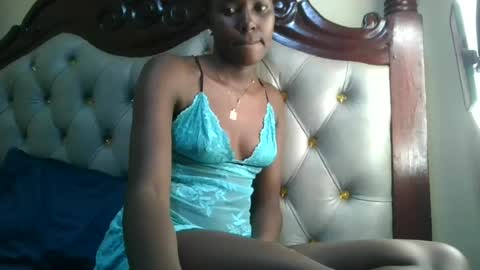 Snapshot of melaninblue chatting on 06-19-26, 06:45 melaninblue online show from 06-19-26, 06:45