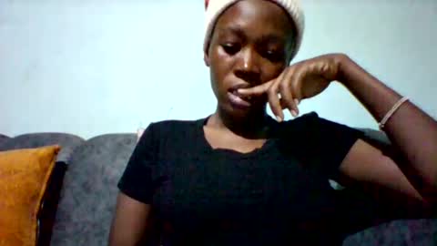 Snapshot of melaninndriping chatting on 10-22-25, 12:49 melaninndriping online show from 10-22-25, 12:49