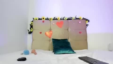 Snapshot of melaniross chatting on 02-18-25, 03:32 Meli online show from 02-18-25, 03:32