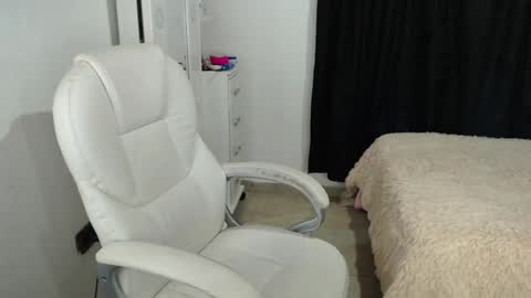 Snapshot of melanniegarzon chatting on 02-04-25, 04:50 Melannie online show from 02-04-25, 04:50