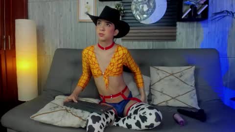 Snapshot of melany_27 chatting on 10-30-25, 02:29 Melany online show from 10-30-25, 02:29