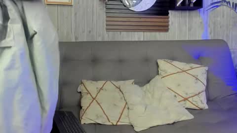 Snapshot of melany_27 chatting on 11-04-25, 01:43 Melany online show from 11-04-25, 01:43
