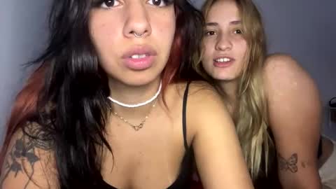 Snapshot of melatina chatting on 04-15-26, 10:54 Valentina y Melissa online show from 04-15-26, 10:54