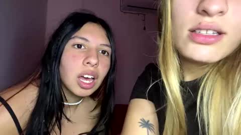 Snapshot of melatina chatting on 05-28-26, 02:42 Valentina y Melissa online show from 05-28-26, 02:42