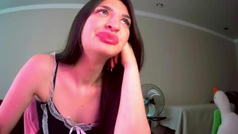 Snapshot of melena_caramel chatting on 05-19-26, 03:24 melena_caramel online show from 05-19-26, 03:24