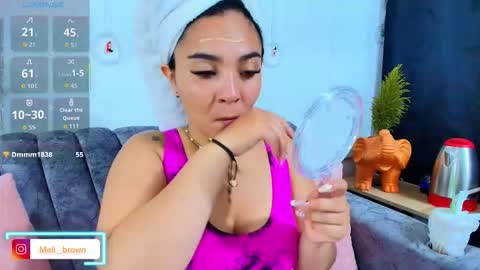    Independent model online show from 12-14-25, 10:36